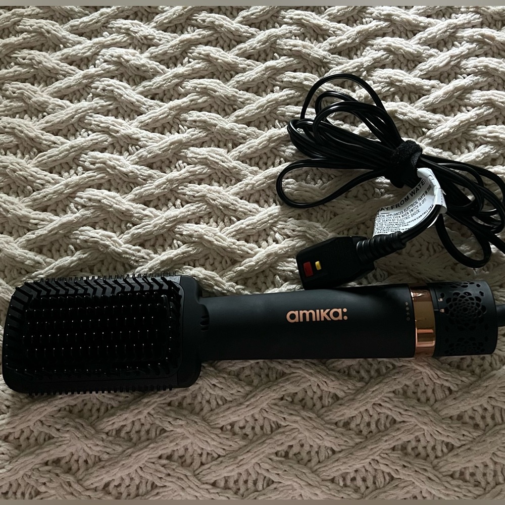 Amika 2 in 1 Drying Brush. Perfect Condition.